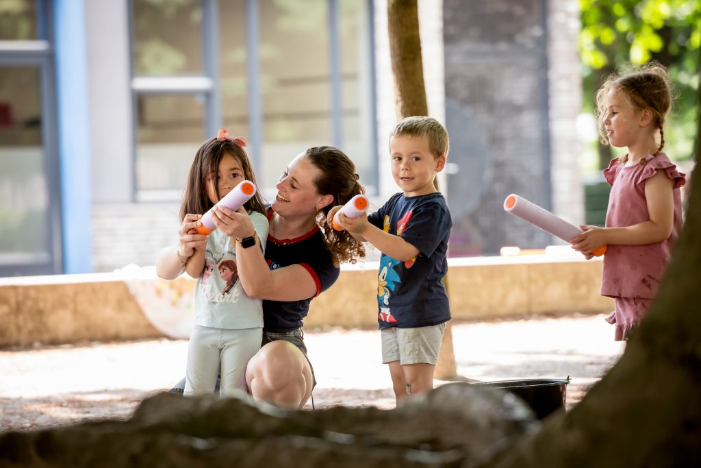 kleuters pm bso mfa midden spelen met water boom