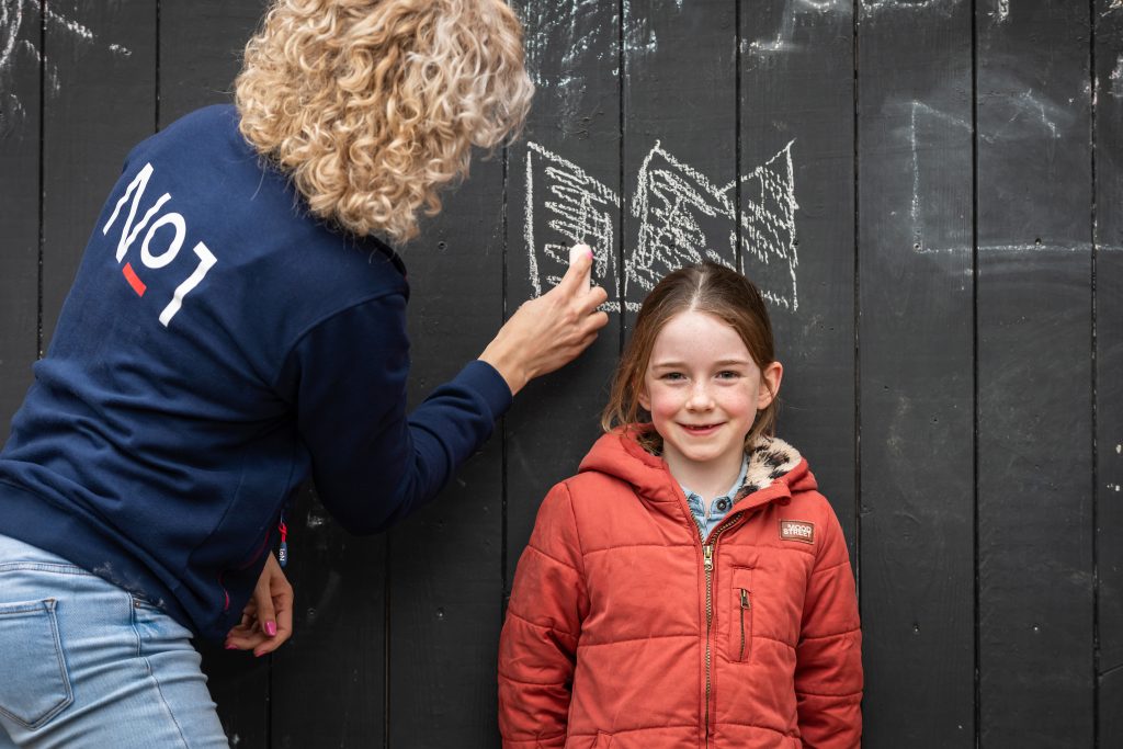 pm'er stoepkrijt meisje